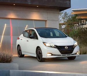 La prochaine version de la petite Nissan Leaf électrique commence à se dévoiler